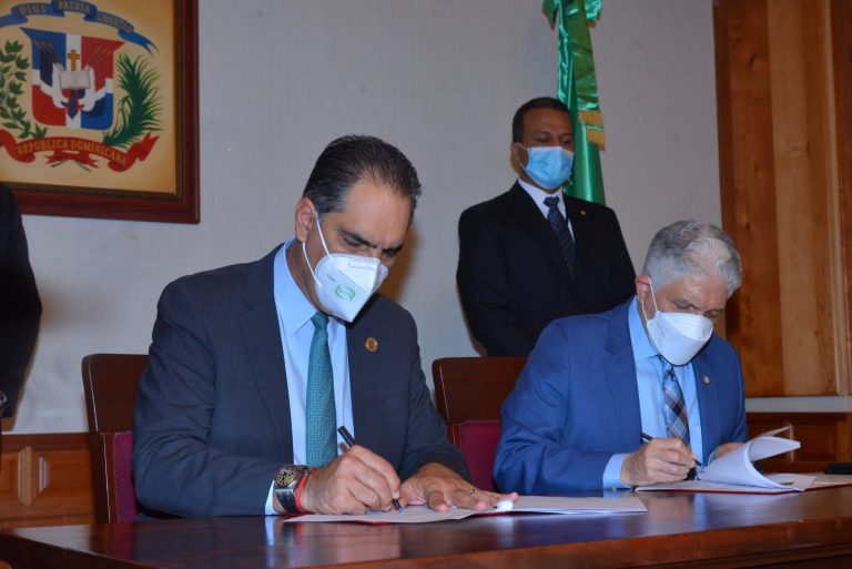 SeNaSa y el Senado de la República firman un convenio de colaboración
