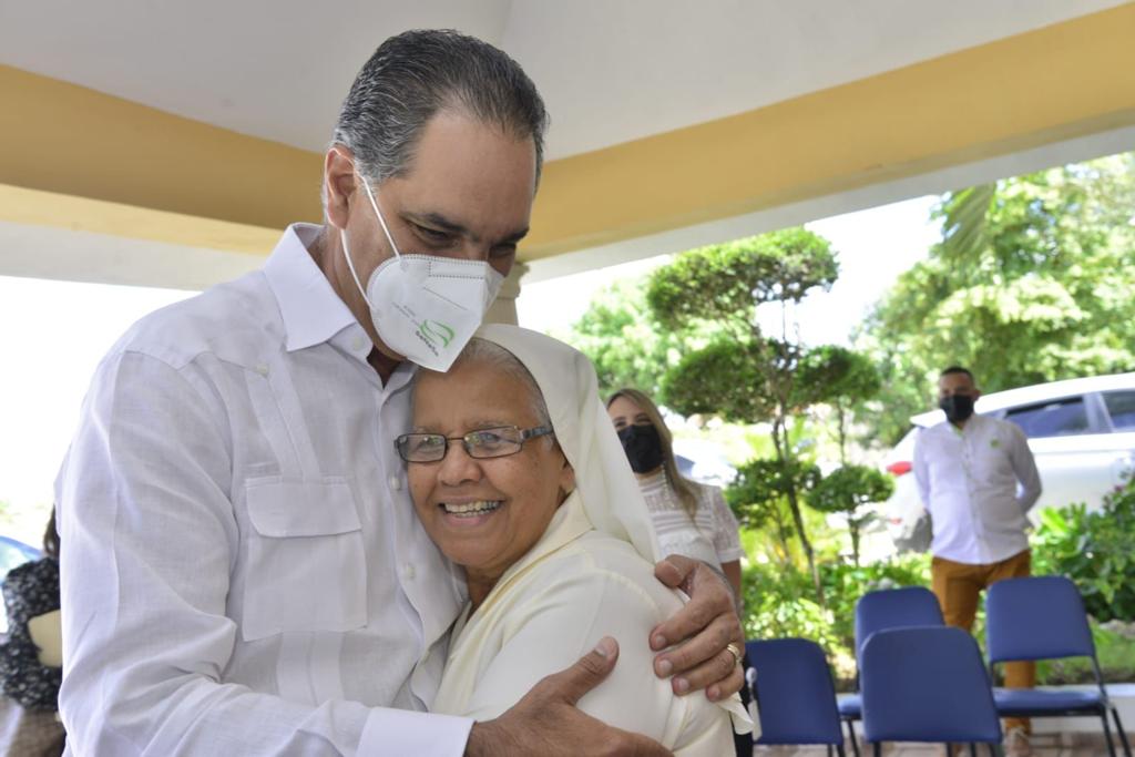 Dr. Santiago Hazim y Sor María Estela