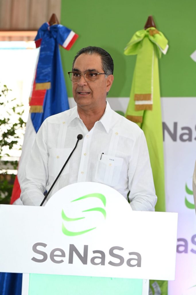 Dr. Santiago Hazim, director ejecutivo de SeNaSa, durante su intervención