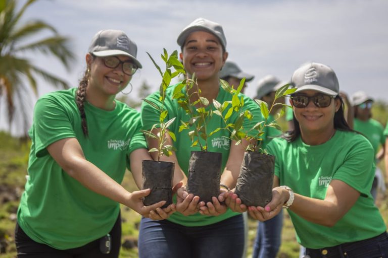 SeNaSa realiza jornada de reforestación en Nigua