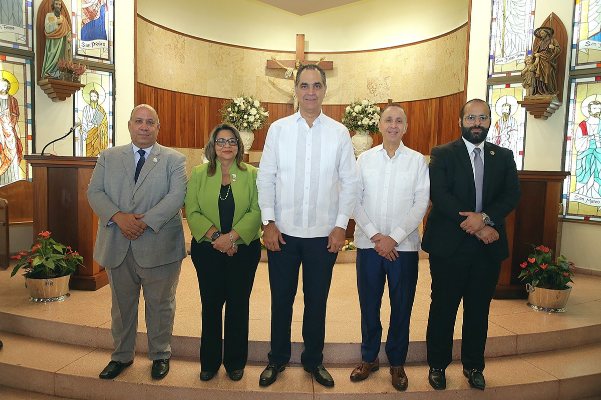 Francisco Iván Minaya, Carmen José, Santiago Hazim, Gustavo Güilamo y Roberto Canaán