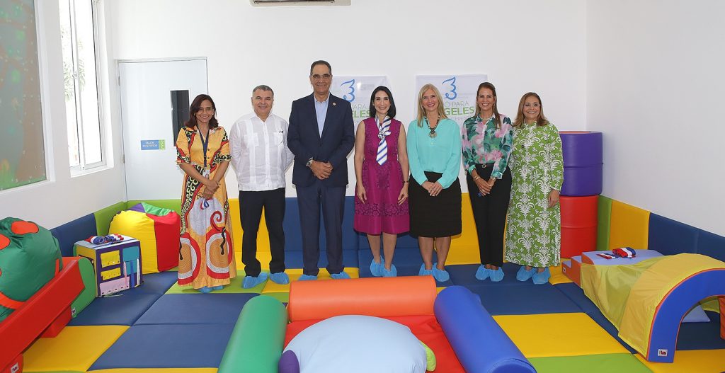 Taína Malena, Martín Ortiz, Santiago Hazim, Raquel Arbaje, Monika Despradel, Mercedes Pellerano y Lissi Soto