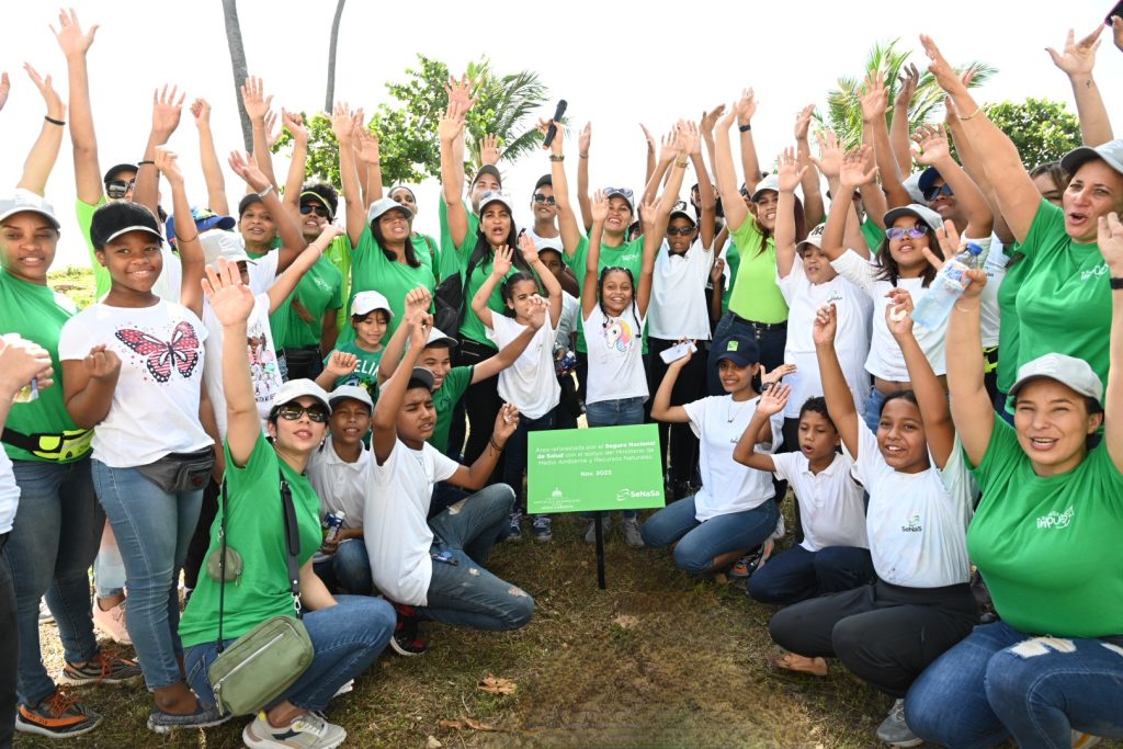 SeNaSa celebra el “Mes de la Familia” con jornada de reforestación