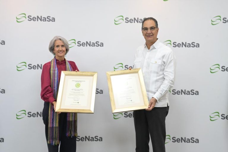 Director Senasa sostiene reconocimiento oro en Sostenibilidad 3RS