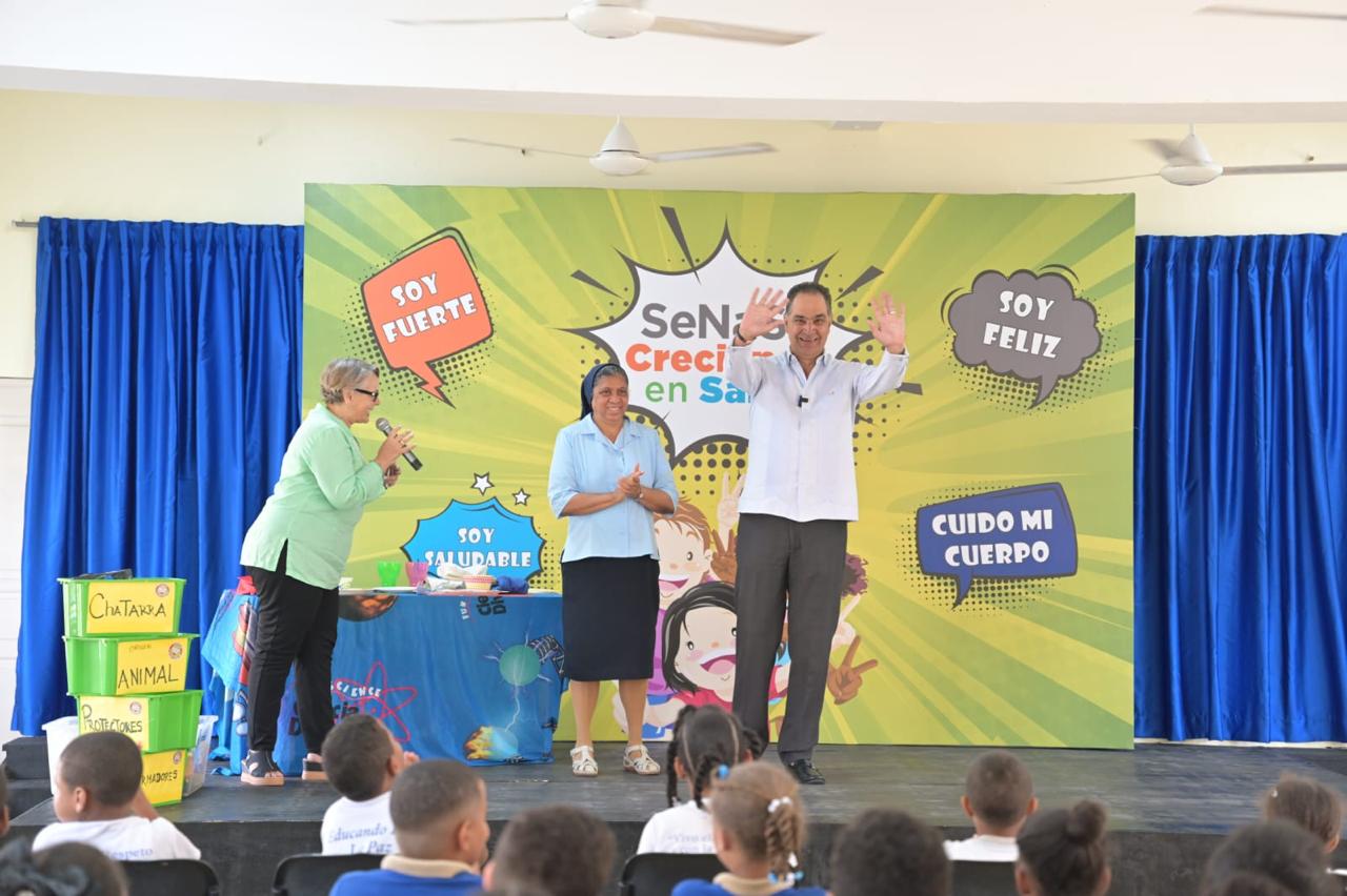 Nuestro director, Santiago Hazim dando inicio a Creciendo en Salud