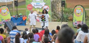 Los presentes aprendiendo sobre educación vial