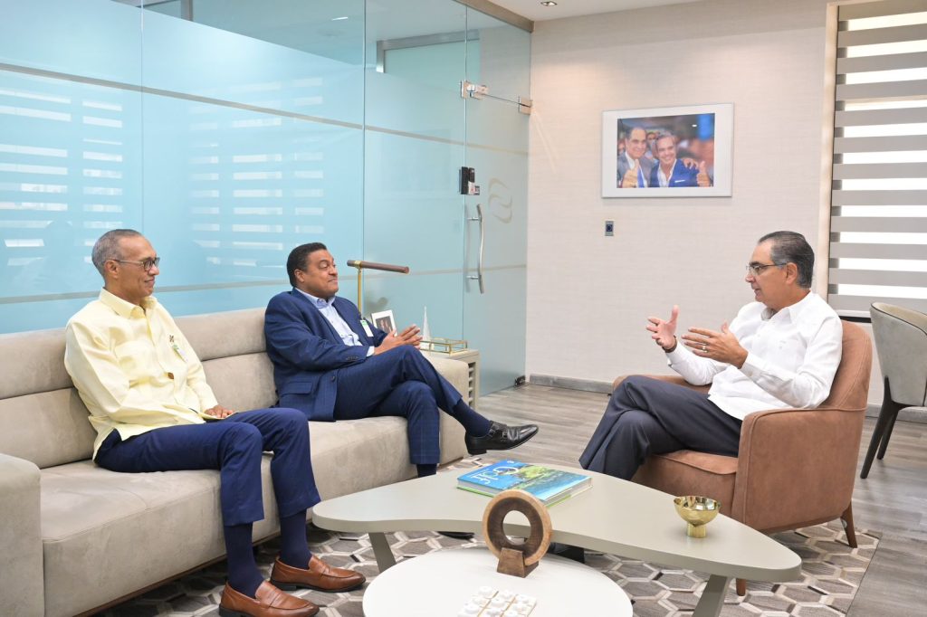 Dr. Milton Pinero, José Monegro y Dr. Santiago Hazim