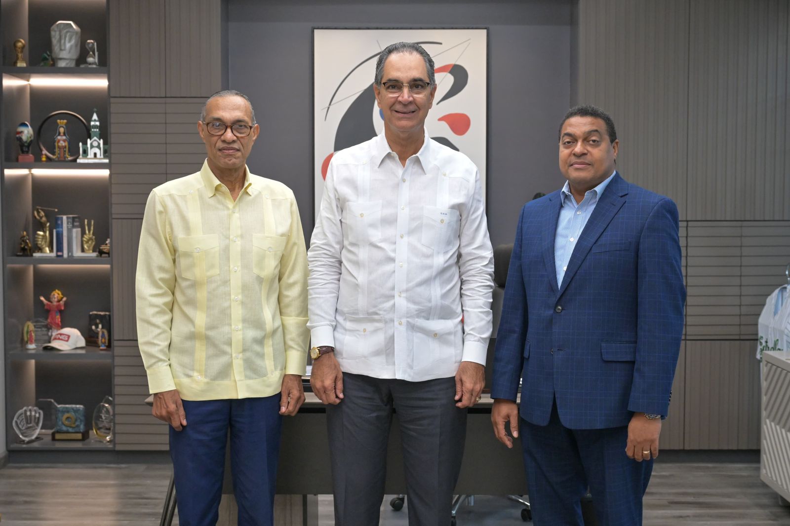 Dr. Milton Pinero, Dr. Santiago Hazim y José Monegro
