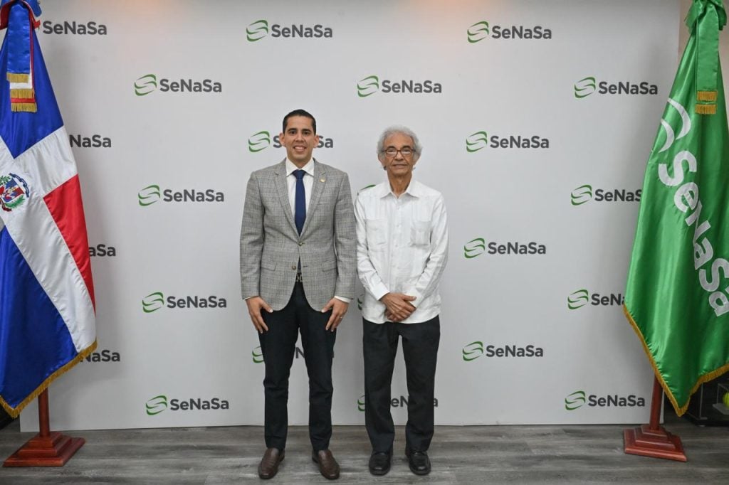 Dr. Edward Guzmán, director ejecutivo de SeNaSa y el Dr. Rafael Mena, presidente de Andeclip