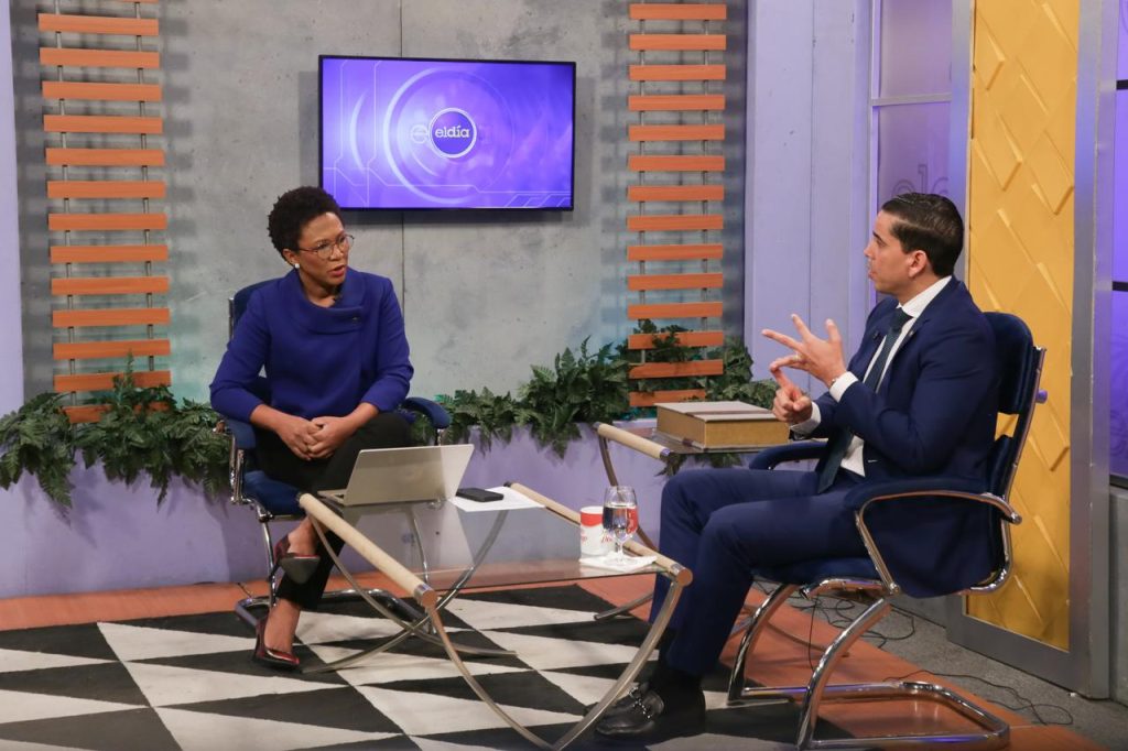 Edith Febles y el doctor Edward Guzmán duranta la entrevista