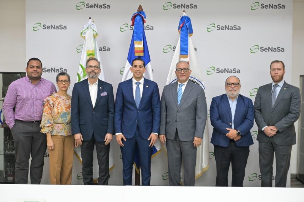 Dr. Luis González, Dr. Edward Guzmán y Dr. Aniceto Rodríguez