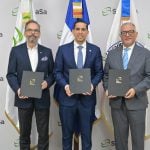 Dr. Luis González, Dr. Edward Guzmán y Dr. Aniceto Rodríguez