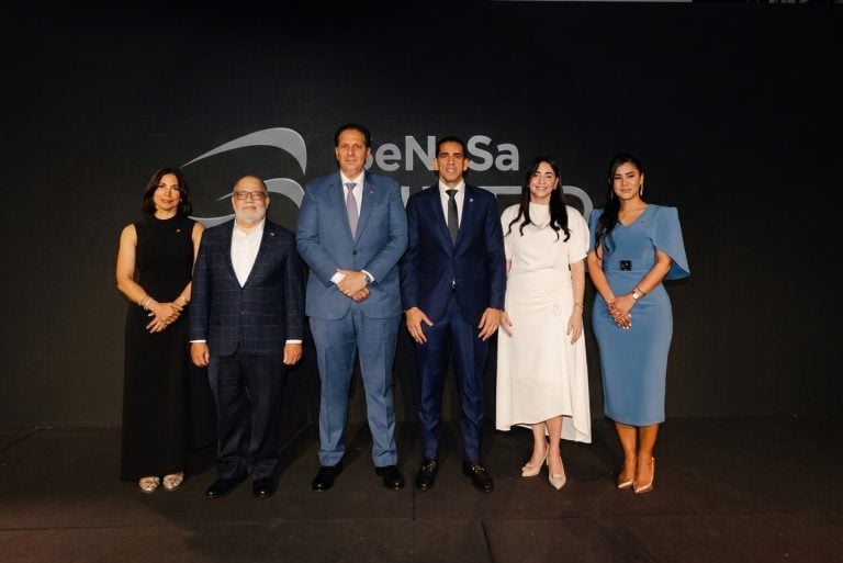 Yokasta Santana, Jefrey Lizardo, Dr. Víctor Atallah, Dr. Edward Guzmán y Julissa Senior