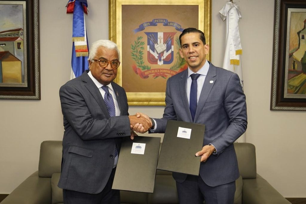 Dr. Rafael Burgos Gómez, y Dr. Edward R. Guzmán Padilla