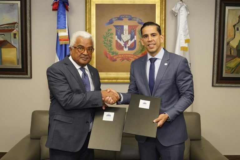 Dr. Rafael Burgos Gómez, y Dr. Edward R. Guzmán Padilla