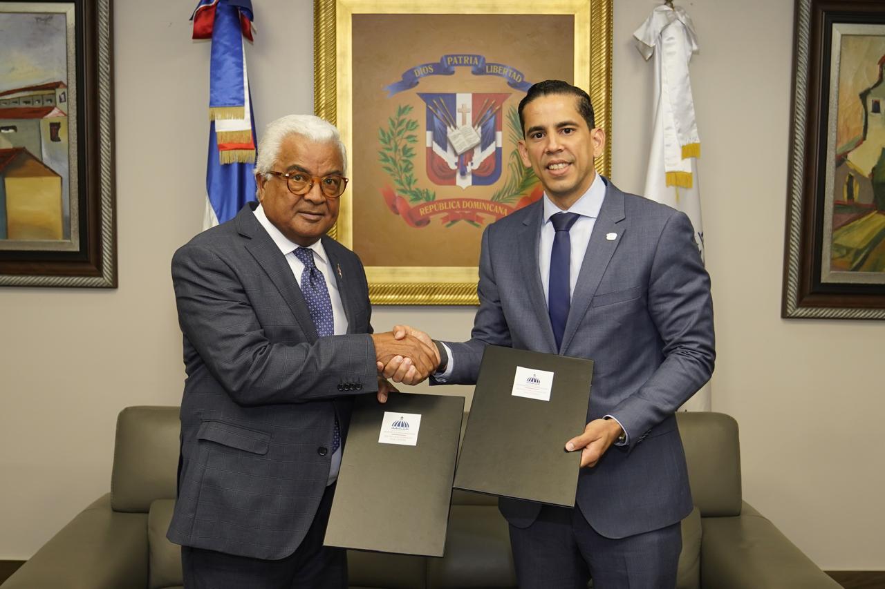 Dr. Rafael Burgos Gómez, y Dr. Edward R. Guzmán Padilla